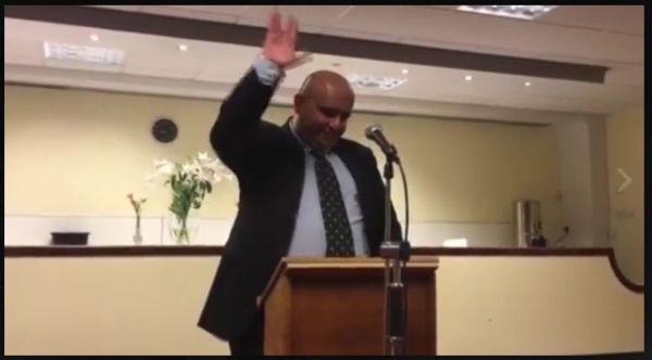 Mudar Zahran showing Vulcan salute