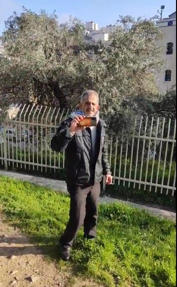 B'Tselem activist Zidan Sharabati filming the Im Tirzu videographer.