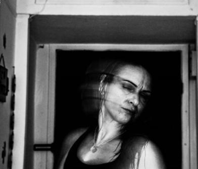 photo by Merav Levi showing woman in pain