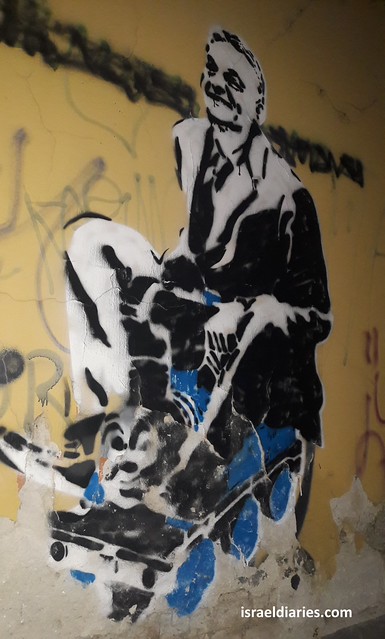 Orban rides a train o hometown